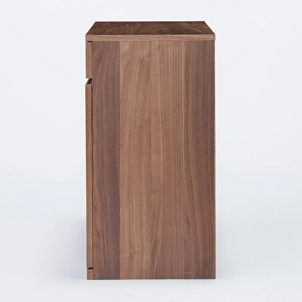 Armoire en noyer avec tiroirs