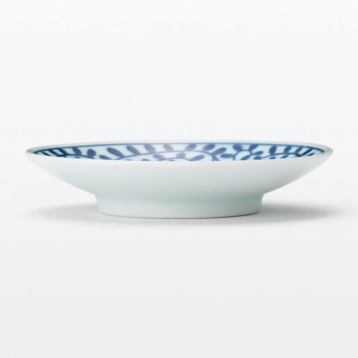 Assiette en porcelaine Hasami ‐ Motifs arabesque