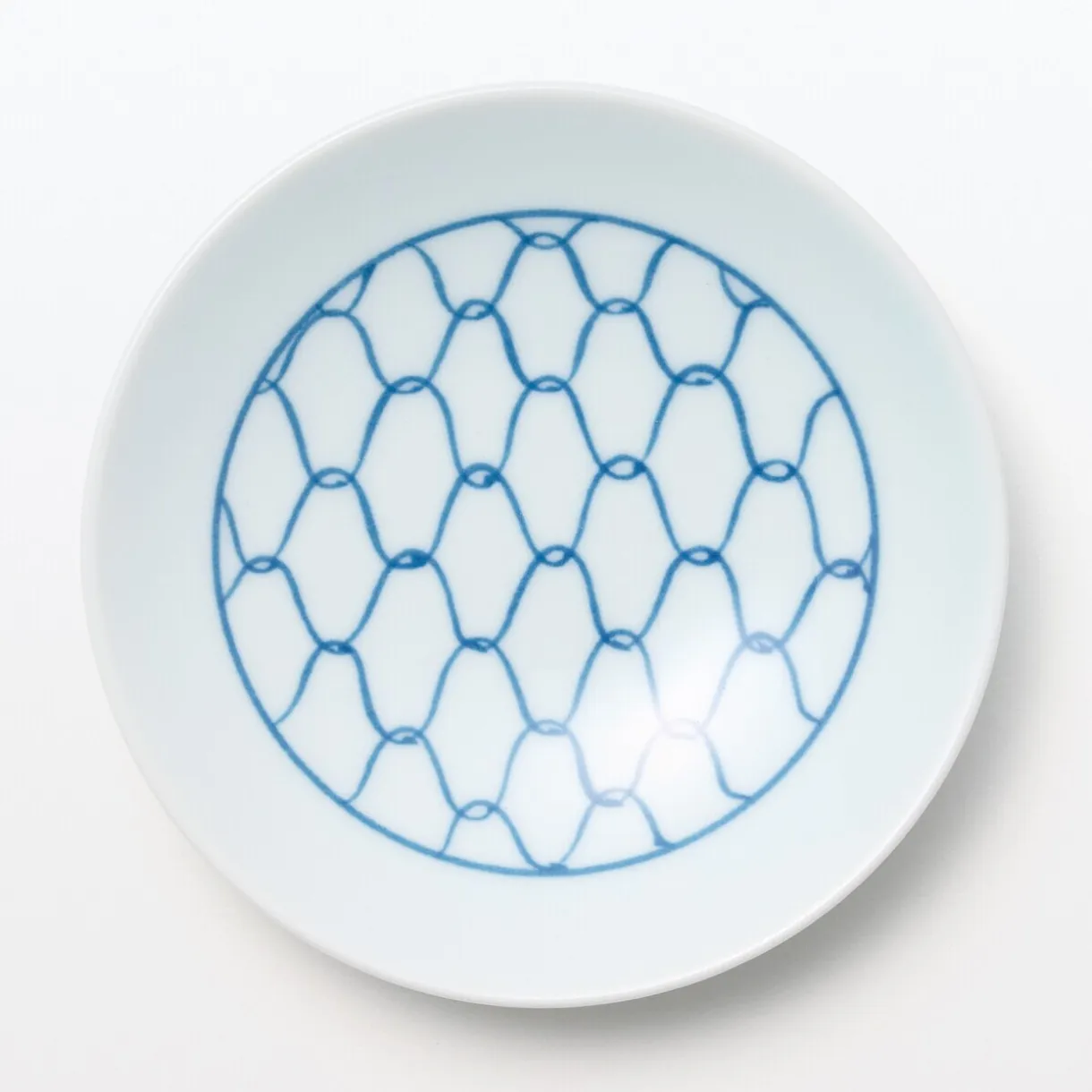 Assiette en porcelaine Hasami ‐ Motif maille, Petite