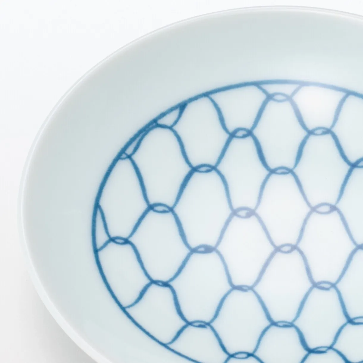 Assiette en porcelaine Hasami ‐ Motif maille, Petite