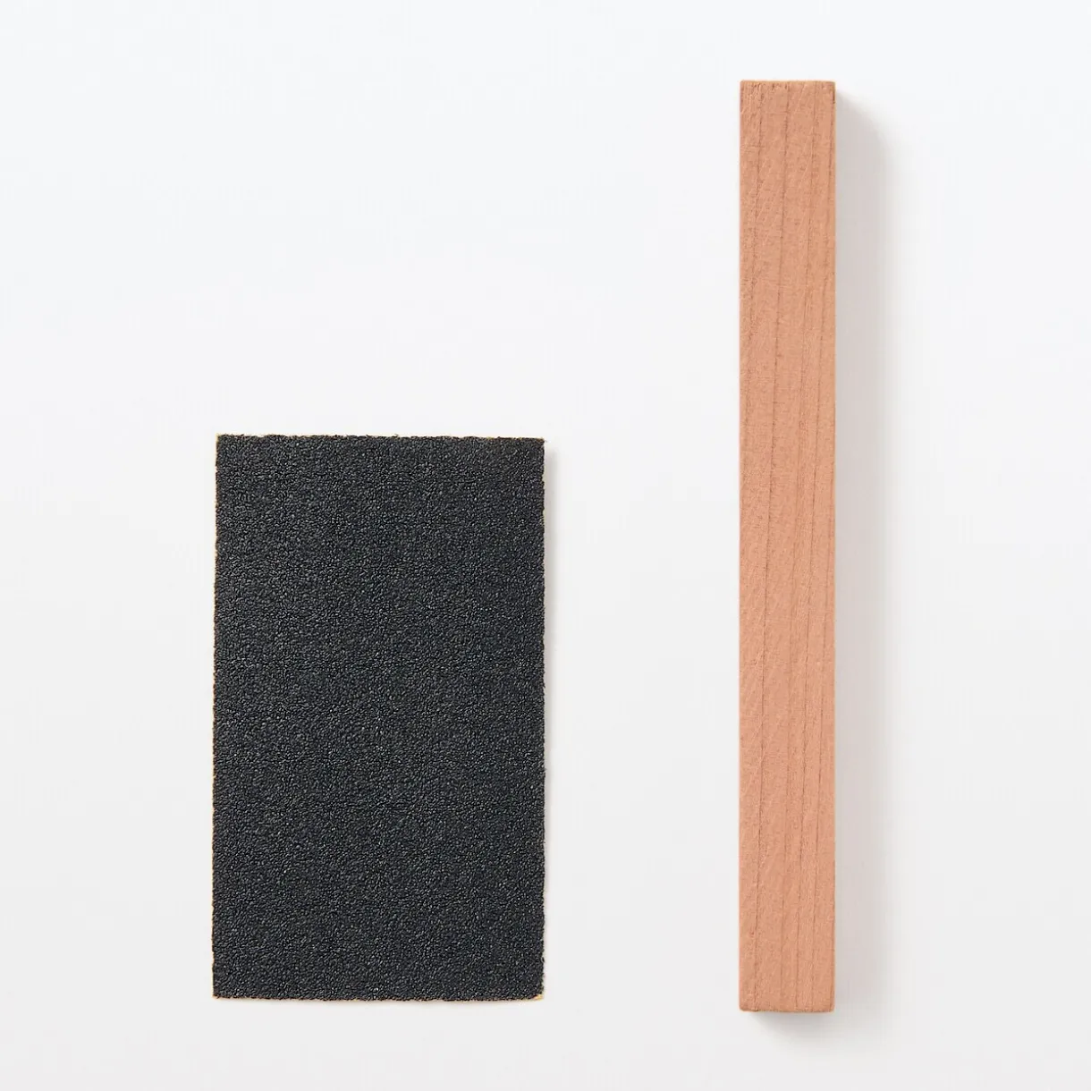 Blocs de cèdre rouge avec papier de verre