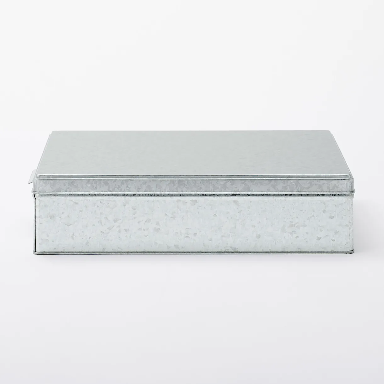 Boîte en fer blanc