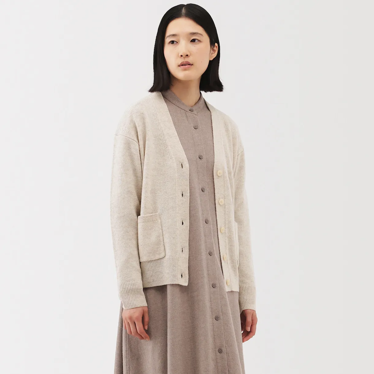 Cardigan avec col en V en maille moyenne pour femme