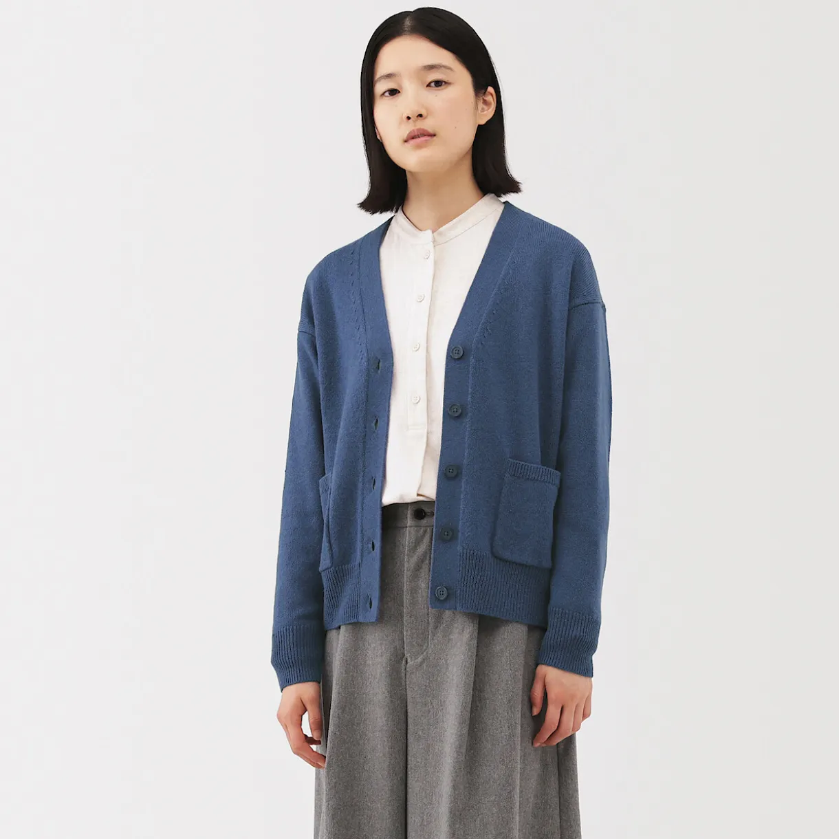 Cardigan avec col en V en maille moyenne pour femme