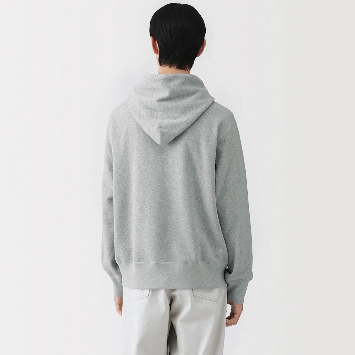 Chandail à capuchon en coton traditionnellement tricoté pour homme