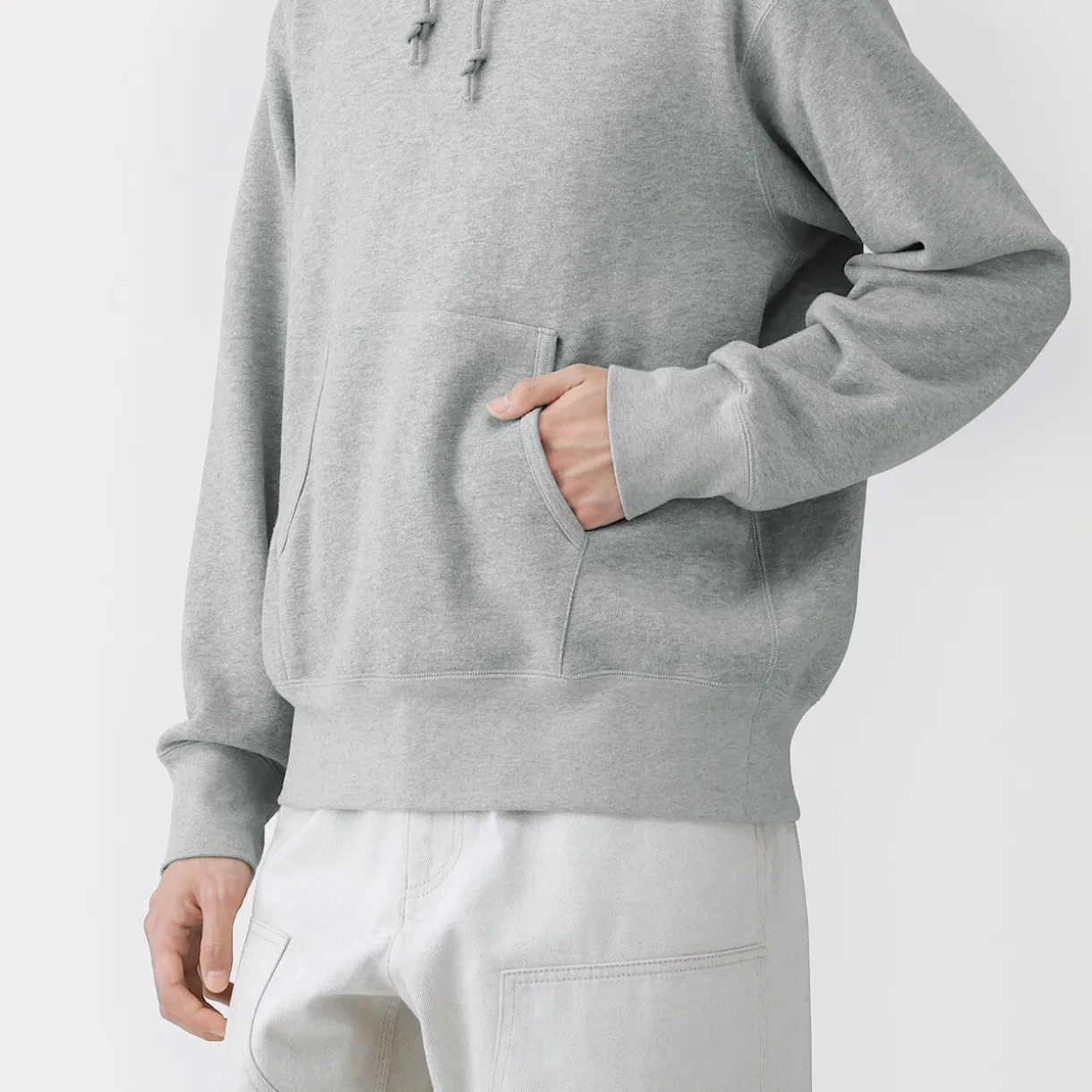 Chandail à capuchon en coton traditionnellement tricoté pour homme