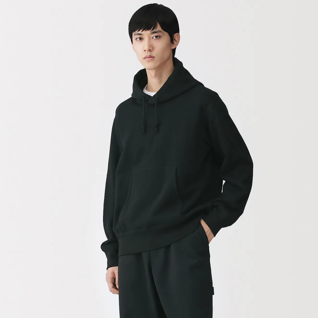 Chandail à capuchon en coton traditionnellement tricoté pour homme