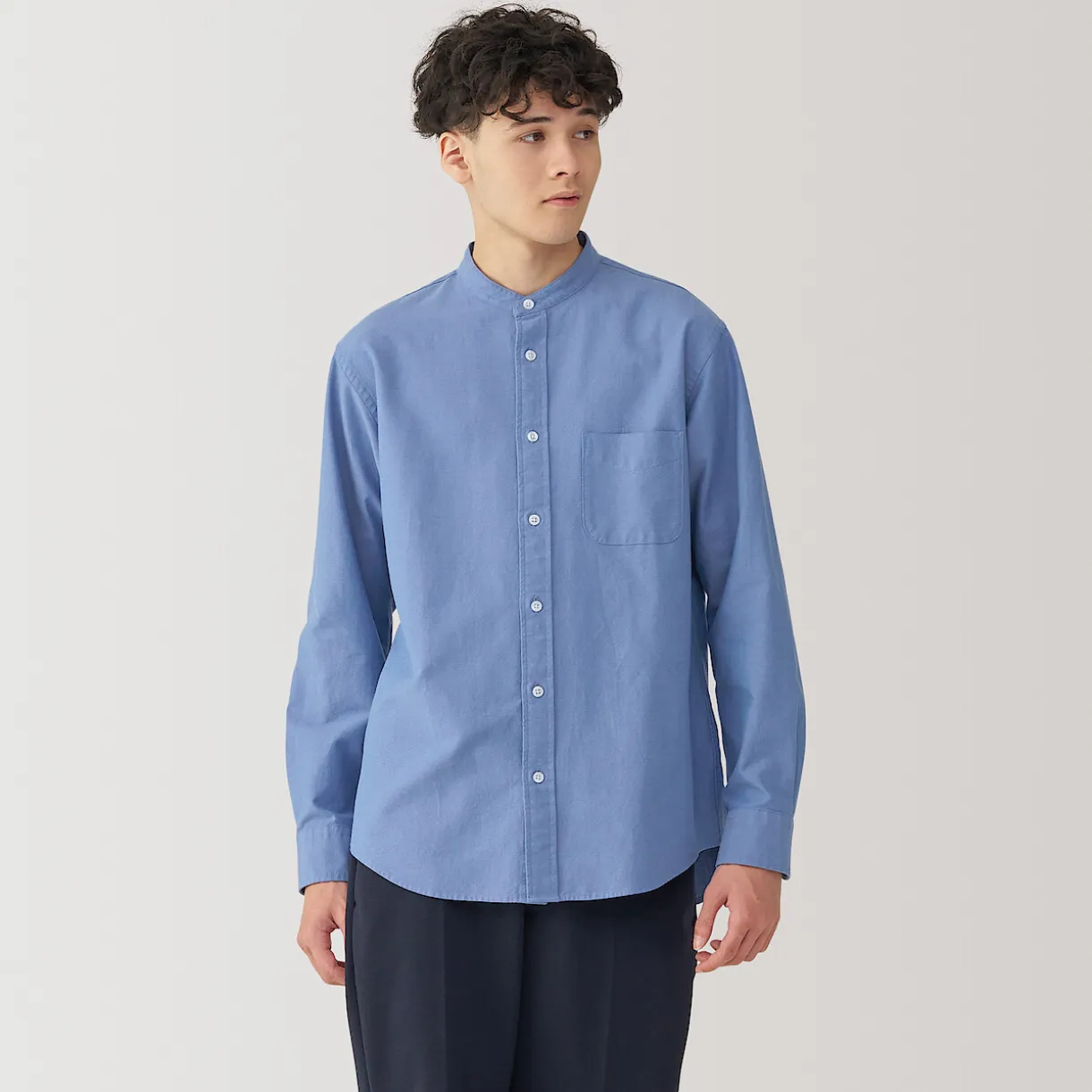 Chemise en coton Oxford lavé col officier pour homme