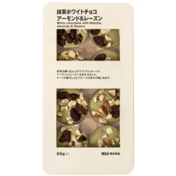 Chocolats blancs au matcha, aux amandes et aux raisins secs