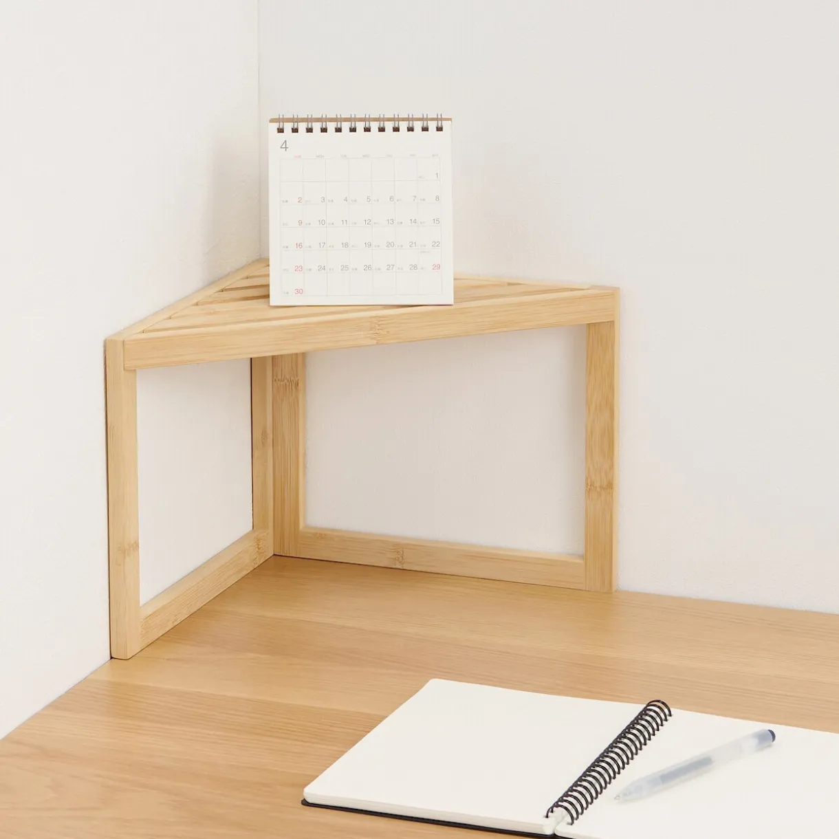 Etagère d'angle en bambou