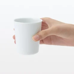 Gobelet en porcelaine blanche