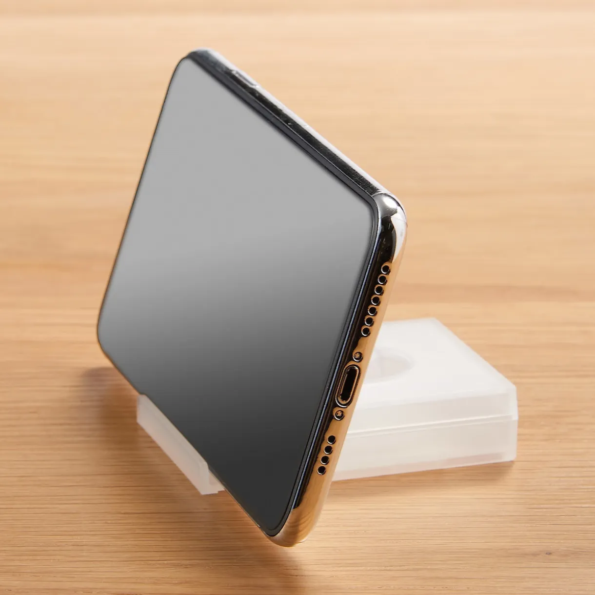 Range câble support smartphone en polypropylène