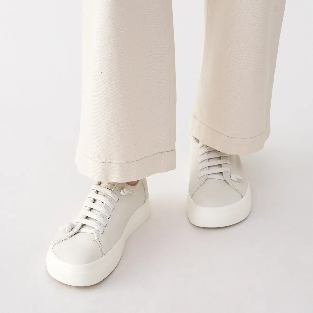 Sneakers basses en cuir pour femme