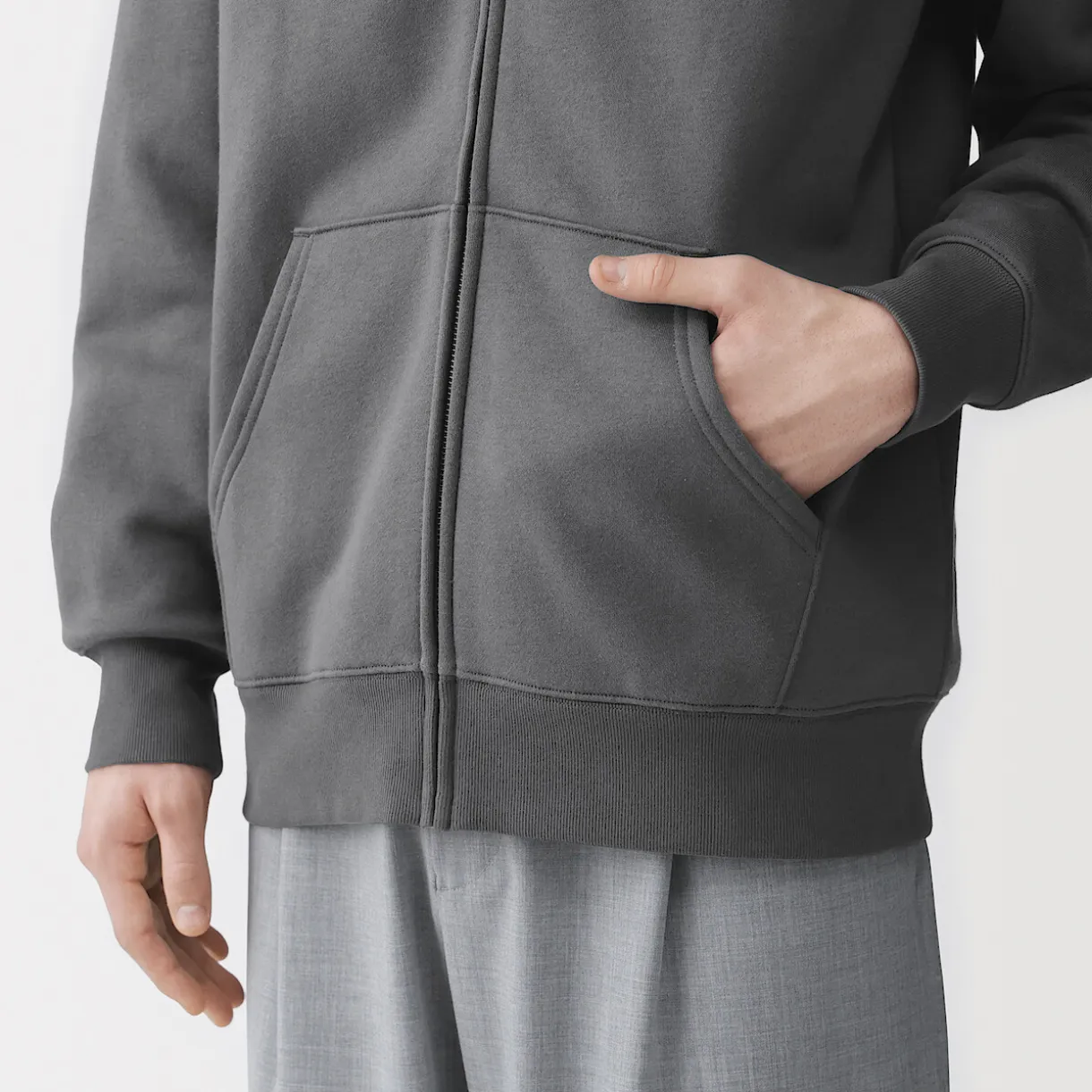 Sweatshirt zippé en coton mélangé à capuche homme