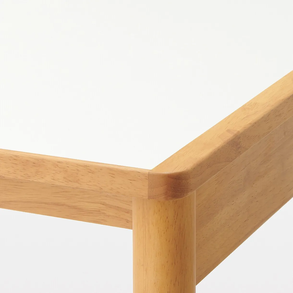 Table en hévéa avec plateau mélaminé carrée ‐ S