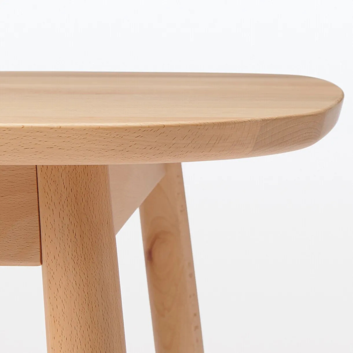 Table en être massif à pieds arrondis ‐ Moyenne