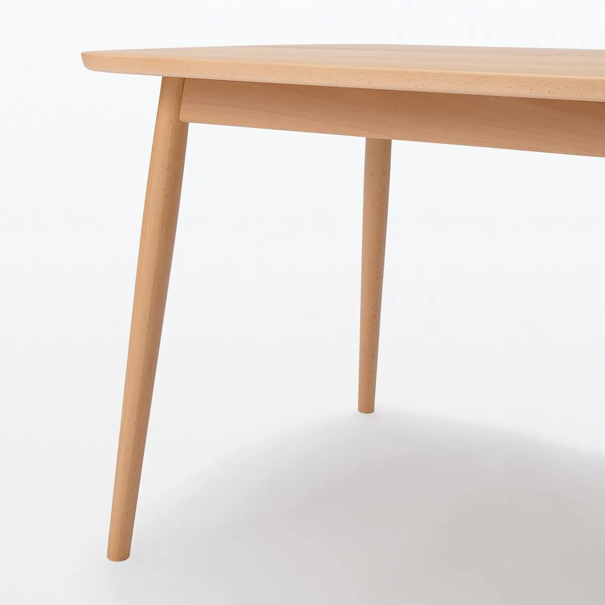 Table en être massif à pieds arrondis ‐ Grande