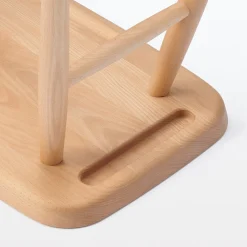 Tabouret en être massif à pieds arrondis