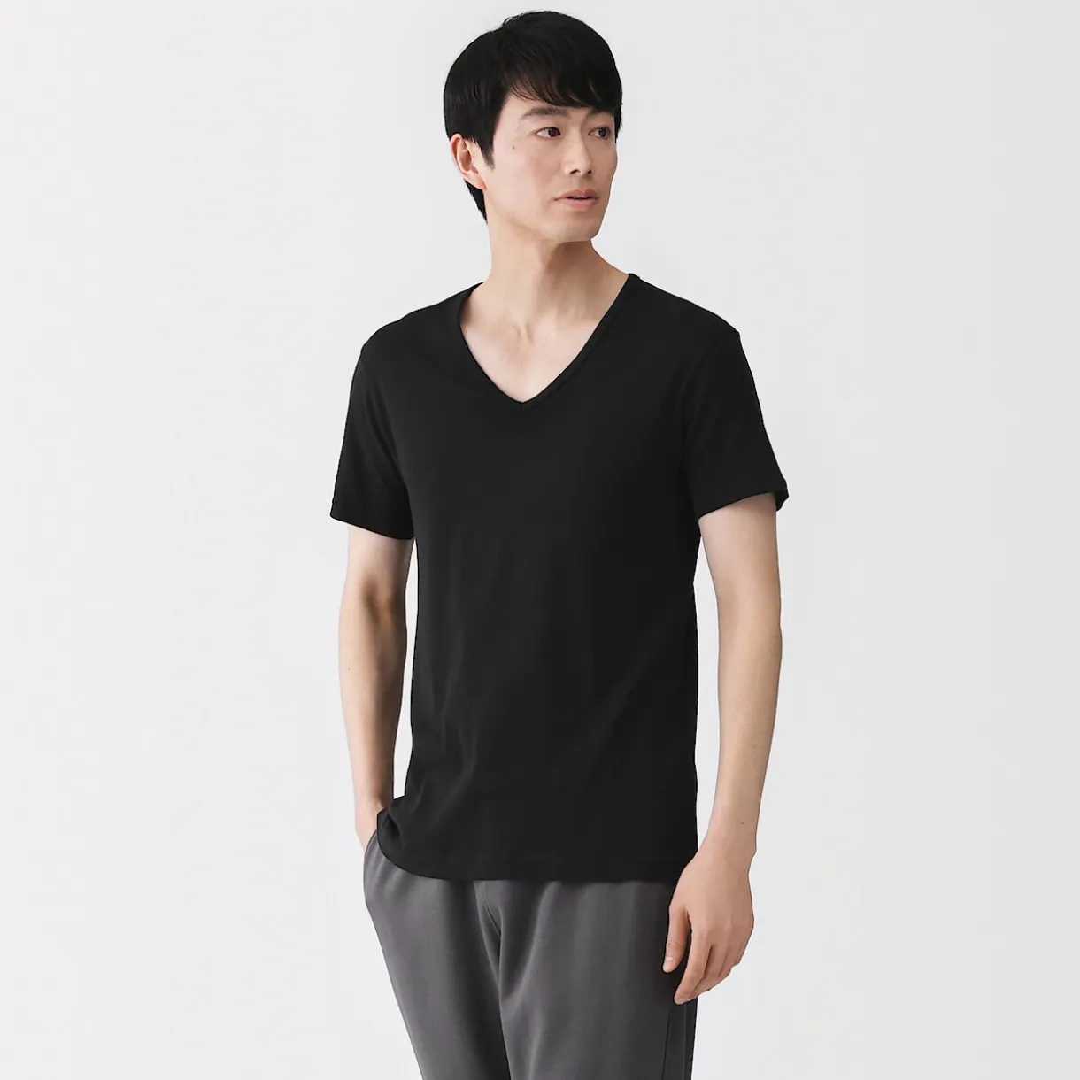 T‐shirt à col V en coton respirant pour homme