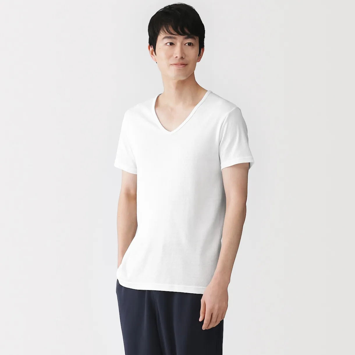 T‐shirt à col V en coton respirant pour homme