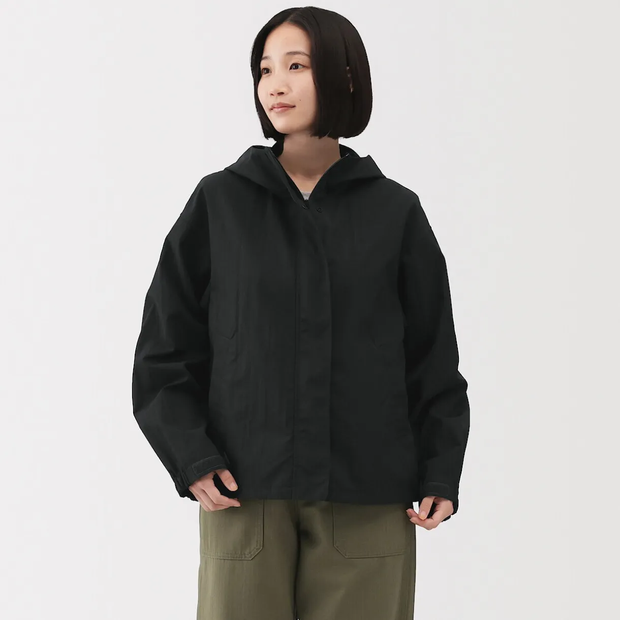 Veste à capuche déperlante et compacte en nylon pour femme