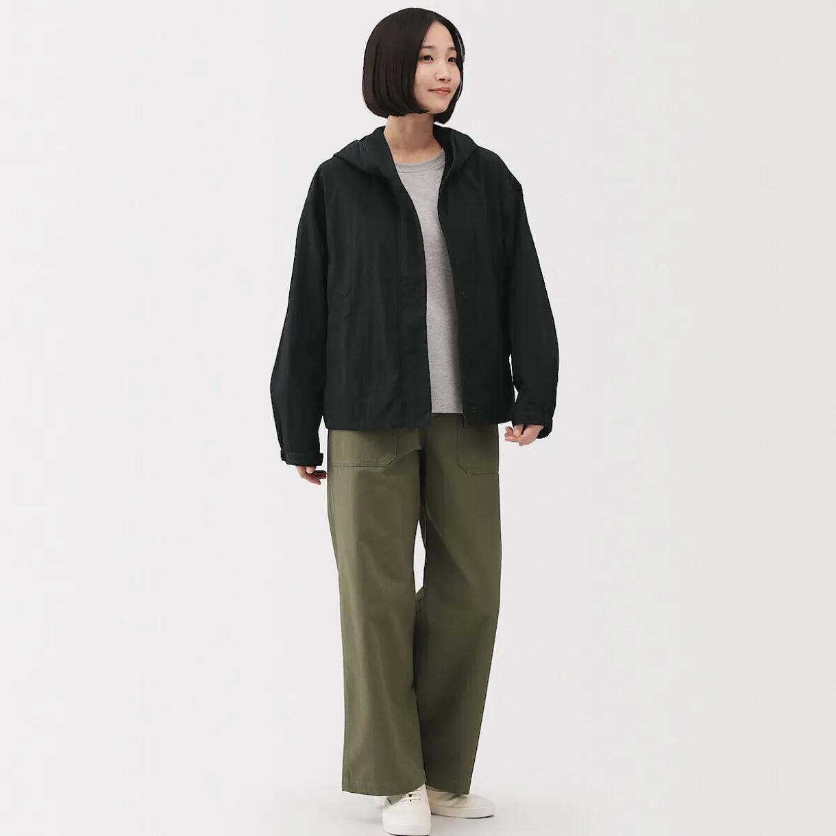 Veste à capuche déperlante et compacte en nylon pour femme