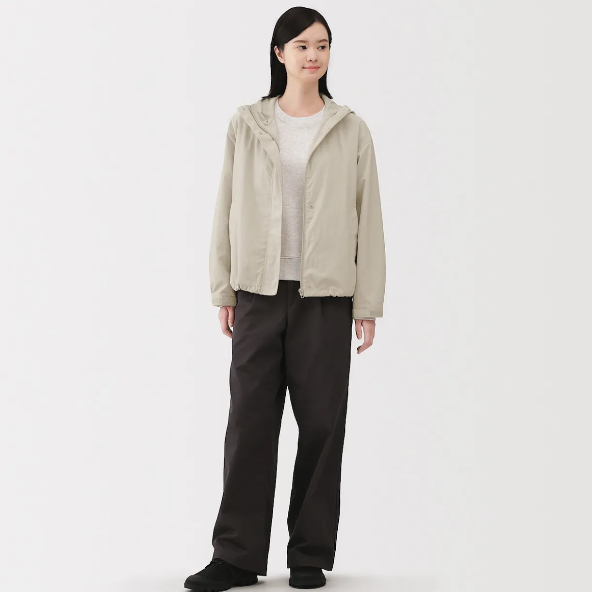Veste à capuche déperlante et compacte en nylon pour femme